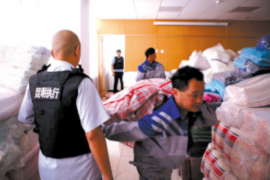 平湖服装厂讨债群聊：揭秘服装行业供应链困境